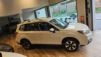 Subaru Forester 2.0i Swiss — SUV polyvalent avec attelage 2000kg et traction intégrale — Miniature 7