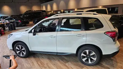 Subaru Forester 2.0i Swiss — SUV polyvalent avec attelage 2000kg et traction intégrale — Miniature 15