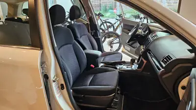 Subaru Forester 2.0i Swiss — SUV polyvalent avec attelage 2000kg et traction intégrale — Miniature 19