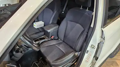 Subaru Forester 2.0i Swiss — SUV polyvalent avec attelage 2000kg et traction intégrale — Miniature 26