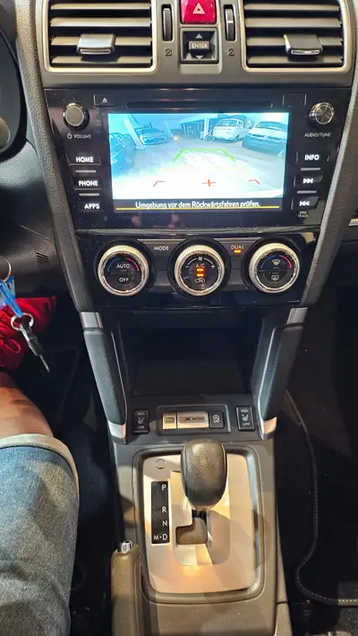 Subaru Forester 2.0i Swiss — SUV polyvalent avec attelage 2000kg et traction intégrale — Miniature 28