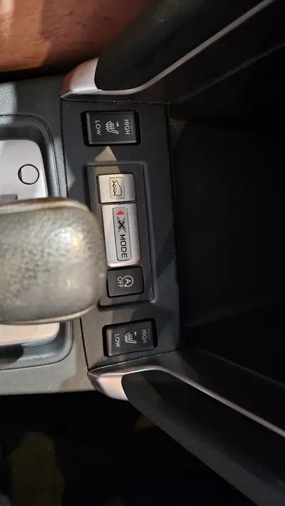 Subaru Forester 2.0i Swiss — SUV polyvalent avec attelage 2000kg et traction intégrale — Miniature 31