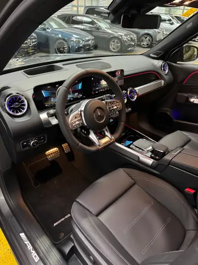 Mercedes-Benz GLB 35 AMG 4MATIC — Performance hybride rechargeable, 46000 km, reprise de leasing — Armaturenbrett