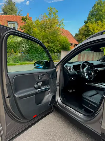 Mercedes-Benz GLB 35 AMG 4MATIC — Performance hybride rechargeable, 46000 km, reprise de leasing — Miniatur 8