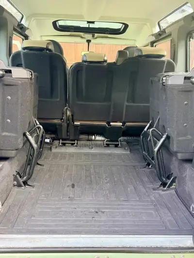 Land Rover Defender 2.2 TD4 SW Heritage — Légende 4x4, robustesse intemporelle — dettaglio