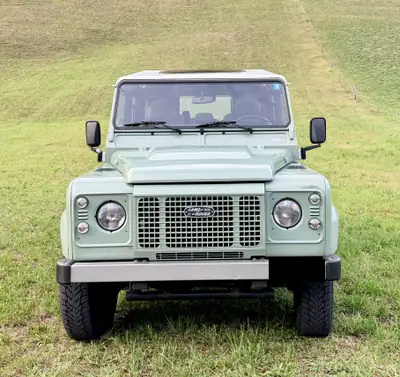 Land Rover Defender 2.2 TD4 SW Heritage — Légende 4x4, robustesse intemporelle — Miniatura 7