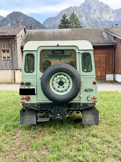 Land Rover Defender 2.2 TD4 SW Heritage — Légende 4x4, robustesse intemporelle — Miniatura 8