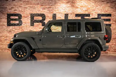 Jeep Wrangler Unlimited 4xe — SUV hybride rechargeable, 6500 km, transformation BRUTE exclusive — côté