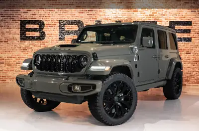 Jeep Wrangler Unlimited 4xe — SUV hybride rechargeable, 6500 km, transformation BRUTE exclusive — vue extérieure