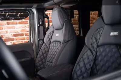 Jeep Wrangler Unlimited 4xe — SUV hybride rechargeable, 6500 km, transformation BRUTE exclusive — détail