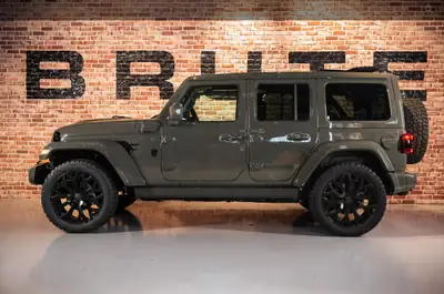 Jeep Wrangler Unlimited 4xe — SUV hybride rechargeable, 6500 km, transformation BRUTE exclusive — Miniature 12