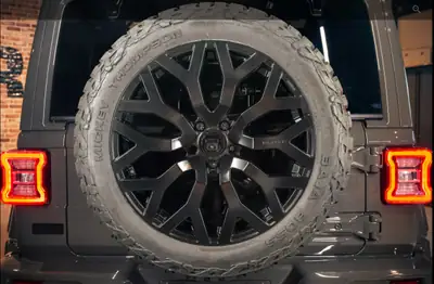 Jeep Wrangler Unlimited 4xe — SUV hybride rechargeable, 6500 km, transformation BRUTE exclusive — Miniature 13
