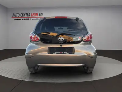 Toyota Aygo 1.0 VVT-i Luna 2013 — Citadine économique et fiable, entretien à jour — tableau de bord