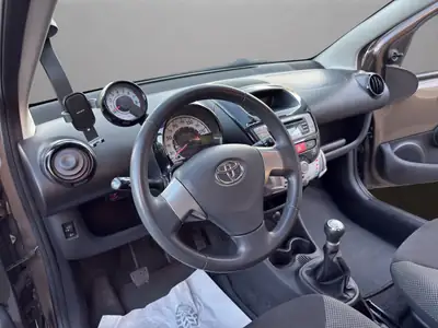 Toyota Aygo 1.0 VVT-i Luna 2013 — Citadine économique et fiable, entretien à jour — Miniature 10