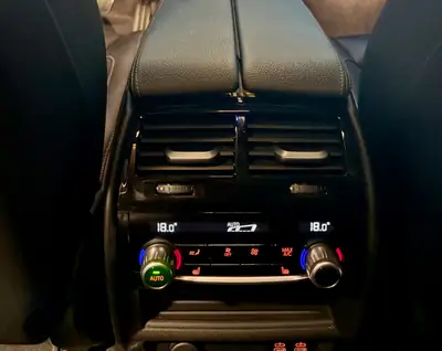 BMW M550i xDrive SAG — Berline sportive 530 ch, équipement M complet, 45'000 km — Miniature 8