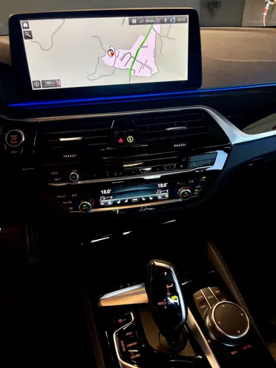 BMW M550i xDrive SAG — Berline sportive 530 ch, équipement M complet, 45'000 km — Miniature 17