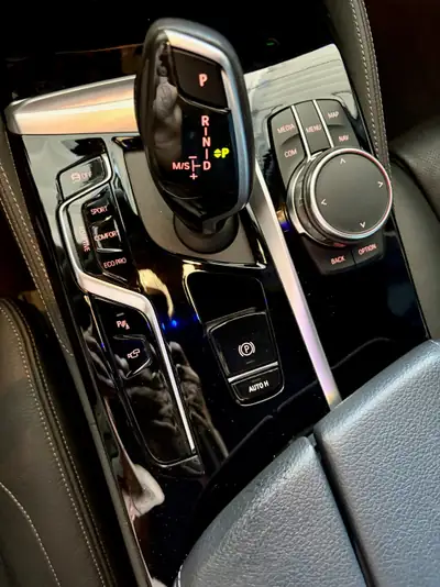 BMW M550i xDrive SAG — Berline sportive 530 ch, équipement M complet, 45'000 km — Miniature 16