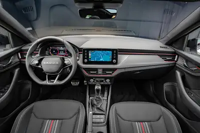 Skoda Scala 1.5 TSI Monte Carlo — Berline dynamique avec toit panoramique et garantie 5 ans — Miniatur 15