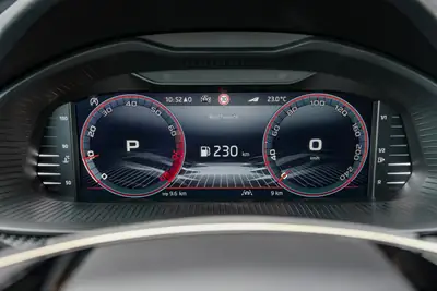 Skoda Scala 1.5 TSI Monte Carlo — Berline dynamique avec toit panoramique et garantie 5 ans — Miniatur 17