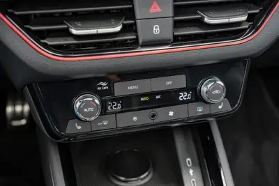Skoda Scala 1.5 TSI Monte Carlo — Berline dynamique avec toit panoramique et garantie 5 ans — Miniatur 20