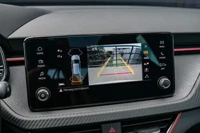 Skoda Scala 1.5 TSI Monte Carlo — Berline dynamique avec toit panoramique et garantie 5 ans — Miniatur 19