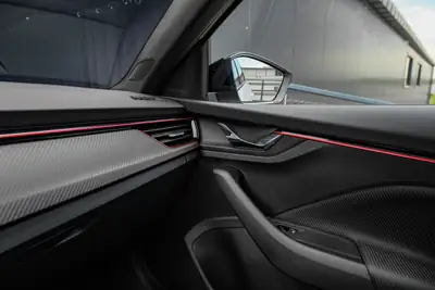Skoda Scala 1.5 TSI Monte Carlo — Berline dynamique avec toit panoramique et garantie 5 ans — Miniatur 22