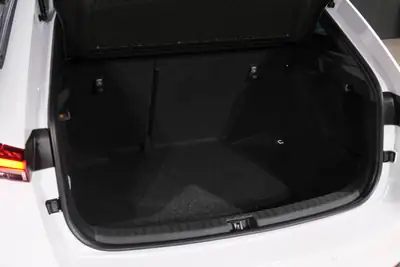Skoda Scala 1.5 TSI Monte Carlo — Berline dynamique avec toit panoramique et garantie 5 ans — Miniatur 26