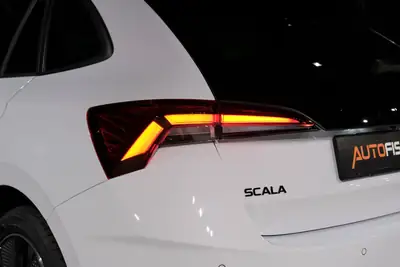 Skoda Scala 1.5 TSI Monte Carlo — Berline dynamique avec toit panoramique et garantie 5 ans — Miniatur 28