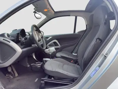 Smart Fortwo Passion MHD — Citadine compacte et économique, entretien complet — Miniatura 8