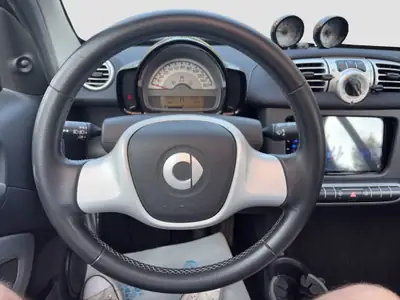 Smart Fortwo Passion MHD — Citadine compacte et économique, entretien complet — Miniatura 12