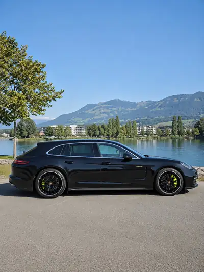 Porsche Panamera 4.0 V8 Turbo S E-Hybrid Sport Turismo — Hybride rechargeable 680 ch, faible kilométrage — rear view