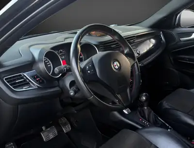 Alfa Romeo Giulietta 1.4 MultiAir 170 PS — Élégance italienne, transmission automatique TCT — Miniature 8
