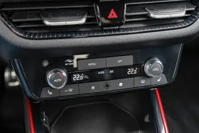 Skoda Fabia 1.0 TSI Monte Carlo DSG — Citadine dynamique, garantie 5 ans, très peu kilométrée — Miniatura 20
