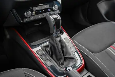 Skoda Fabia 1.0 TSI Monte Carlo DSG — Citadine dynamique, garantie 5 ans, très peu kilométrée — Miniatura 21