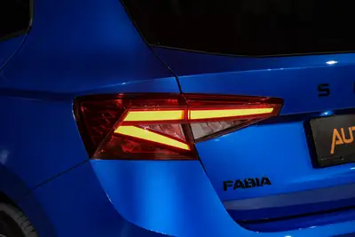 Skoda Fabia 1.0 TSI Monte Carlo DSG — Citadine dynamique, garantie 5 ans, très peu kilométrée — Miniatura 27