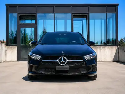 Mercedes-Benz Classe A 250 — Compacte dynamique, révisée, 8 pneus neufs inclus — side view