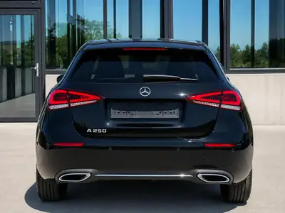 Mercedes-Benz Classe A 250 — Compacte dynamique, révisée, 8 pneus neufs inclus — Thumbnail 9