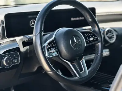 Mercedes-Benz Classe A 250 — Compacte dynamique, révisée, 8 pneus neufs inclus — Thumbnail 11