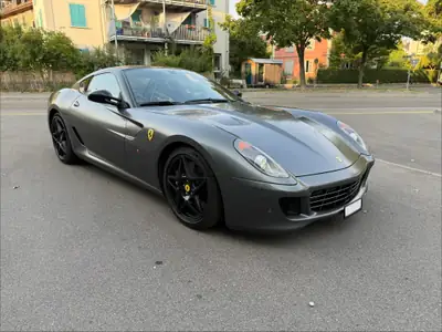 Ferrari 599 GTB Fiorano F1 — Masterpiece V12 de 620 ch, sans accident, kilométrage modéré — rear view