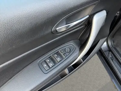 BMW 118i Sport Line Steptronic — Berline compacte dynamique, sans accident, entretien à jour — Miniature 9
