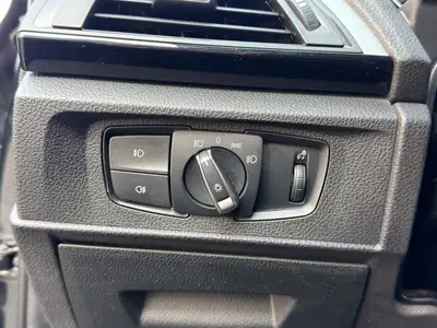 BMW 118i Sport Line Steptronic — Berline compacte dynamique, sans accident, entretien à jour — Miniature 10