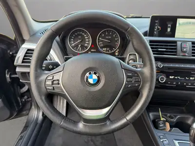 BMW 118i Sport Line Steptronic — Berline compacte dynamique, sans accident, entretien à jour — Miniature 15