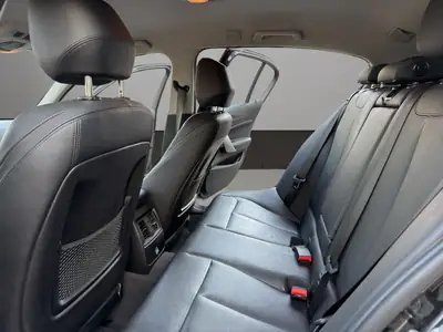BMW 118i Sport Line Steptronic — Berline compacte dynamique, sans accident, entretien à jour — Miniature 17