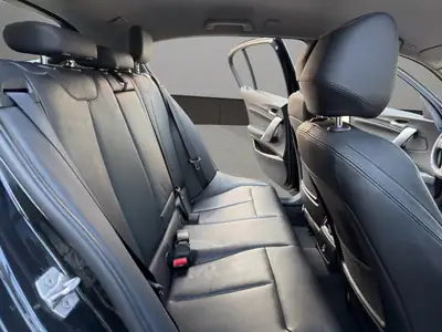 BMW 118i Sport Line Steptronic — Berline compacte dynamique, sans accident, entretien à jour — Miniature 19