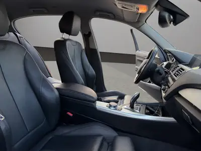 BMW 118i Sport Line Steptronic — Berline compacte dynamique, sans accident, entretien à jour — Miniature 20