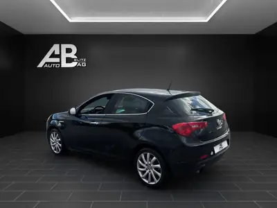 Alfa Romeo Giulietta 1.4 T Distinctive — Berline dynamique, sans sinistre, 245'000 km — arrière
