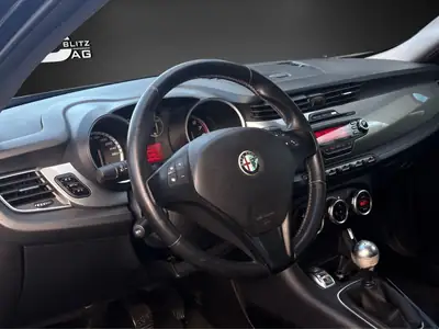 Alfa Romeo Giulietta 1.4 T Distinctive — Berline dynamique, sans sinistre, 245'000 km — Miniature 8