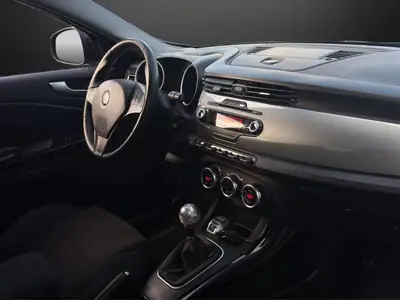 Alfa Romeo Giulietta 1.4 T Distinctive — Berline dynamique, sans sinistre, 245'000 km — Miniature 10