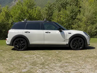 MINI Clubman Cooper S All4 — Compacte polyvalente 6 portes, traction intégrale et tête haute — interior