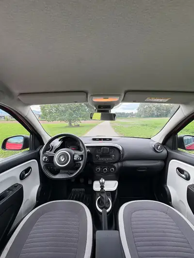 Renault Twingo 0.9 TCe 90 Intens — Citadine urbaine économique, 35 000 km seulement — Detail